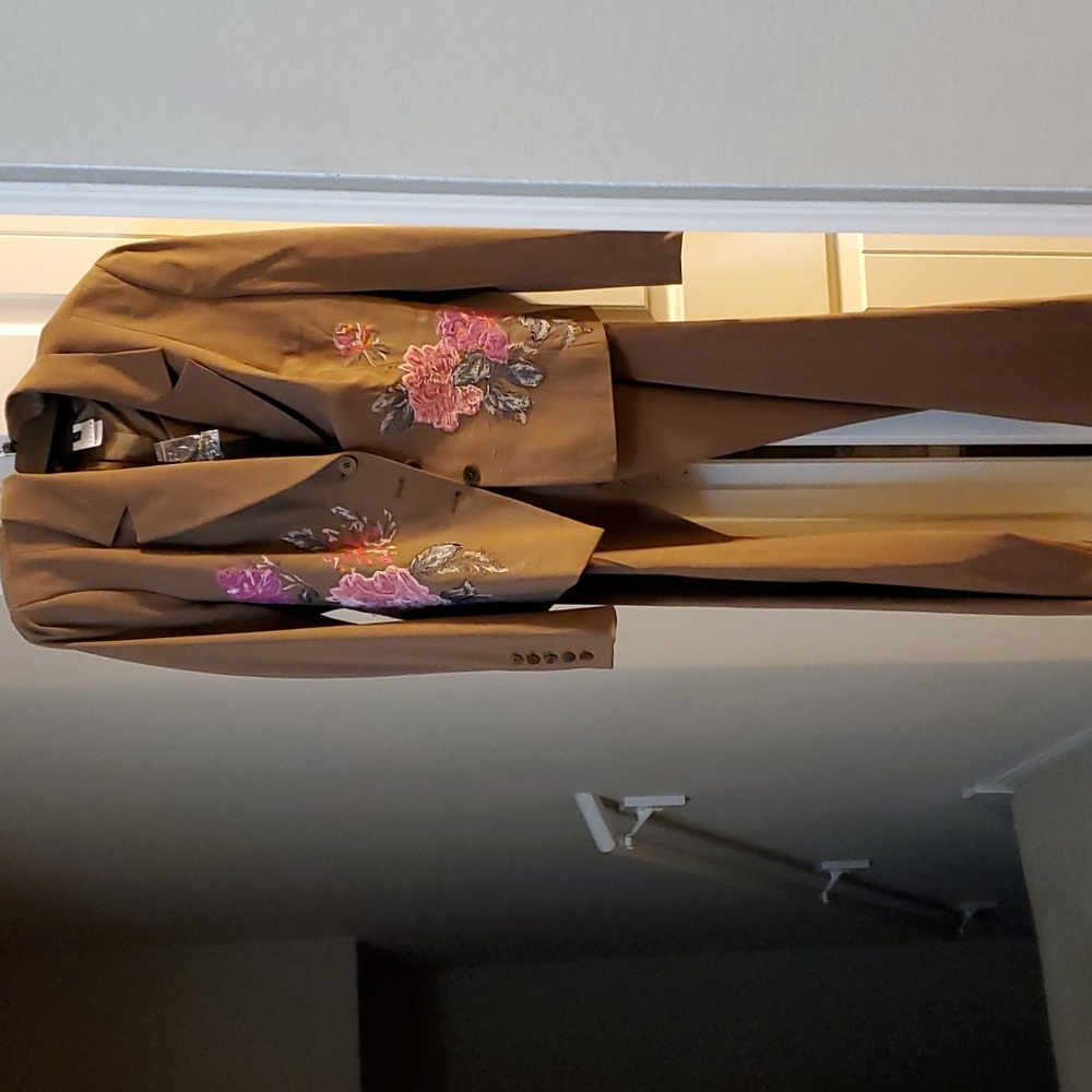 2 piece brown suit with flower embroidery detail and lined jacket. Size 44/14